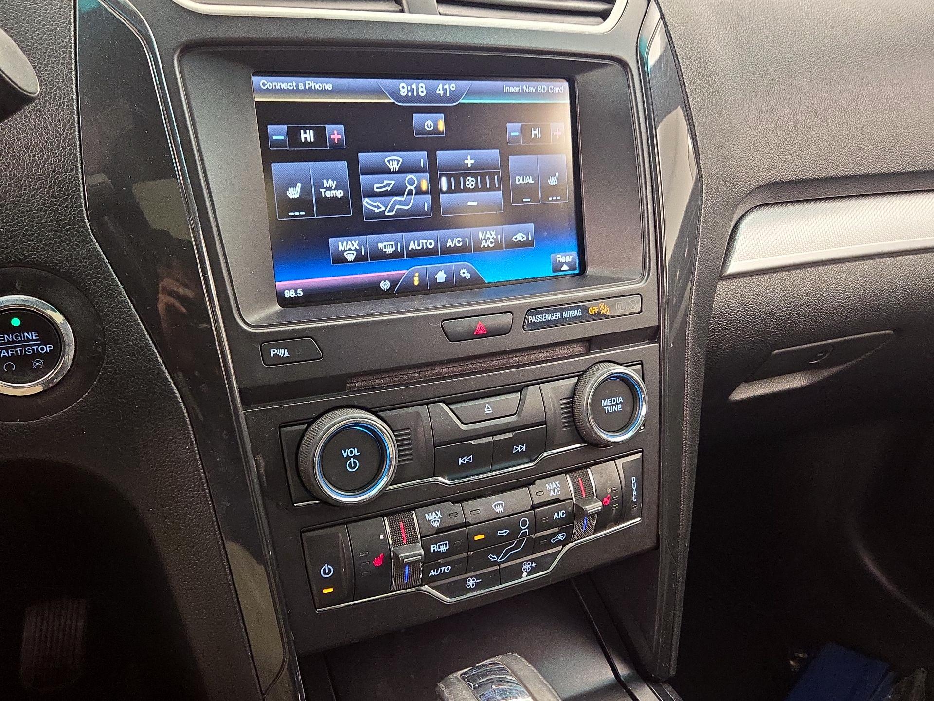 Thumbnail: 2016 Ford Explorer - 16