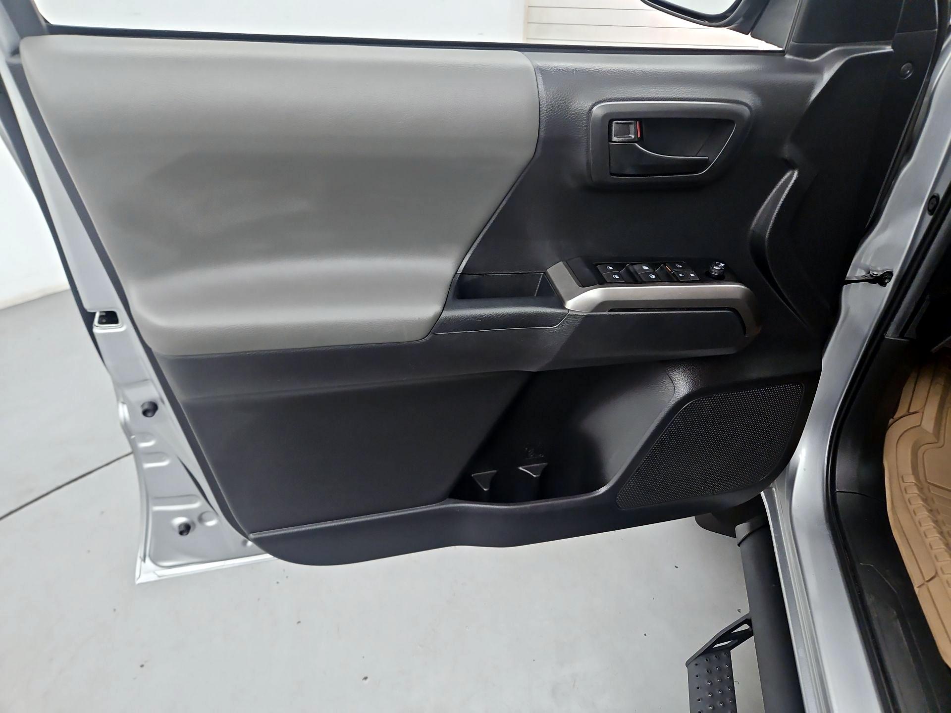 Thumbnail: 2022 Toyota Tacoma - 12