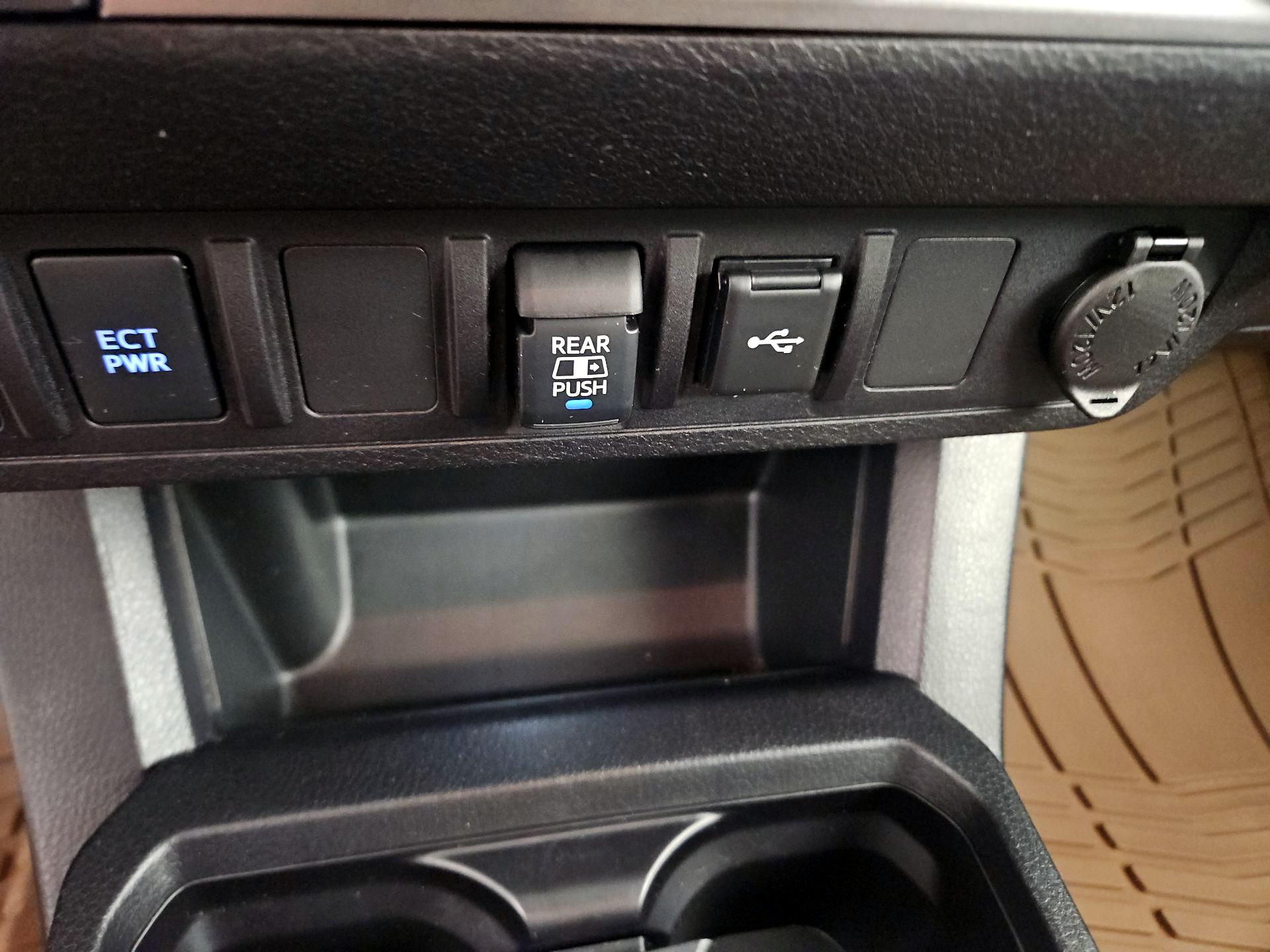 Thumbnail: 2022 Toyota Tacoma - 18