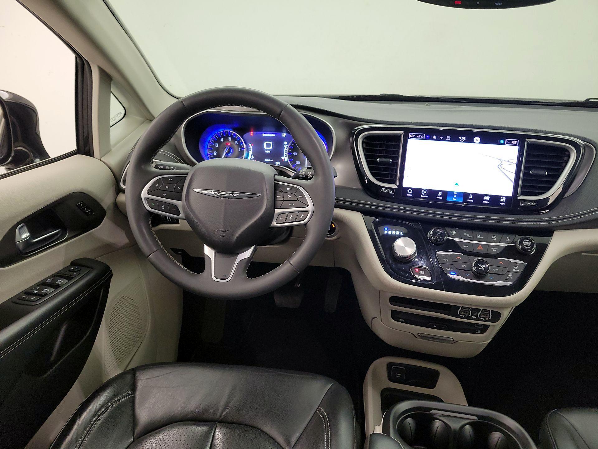 Thumbnail: 2022 Chrysler Pacifica - 10