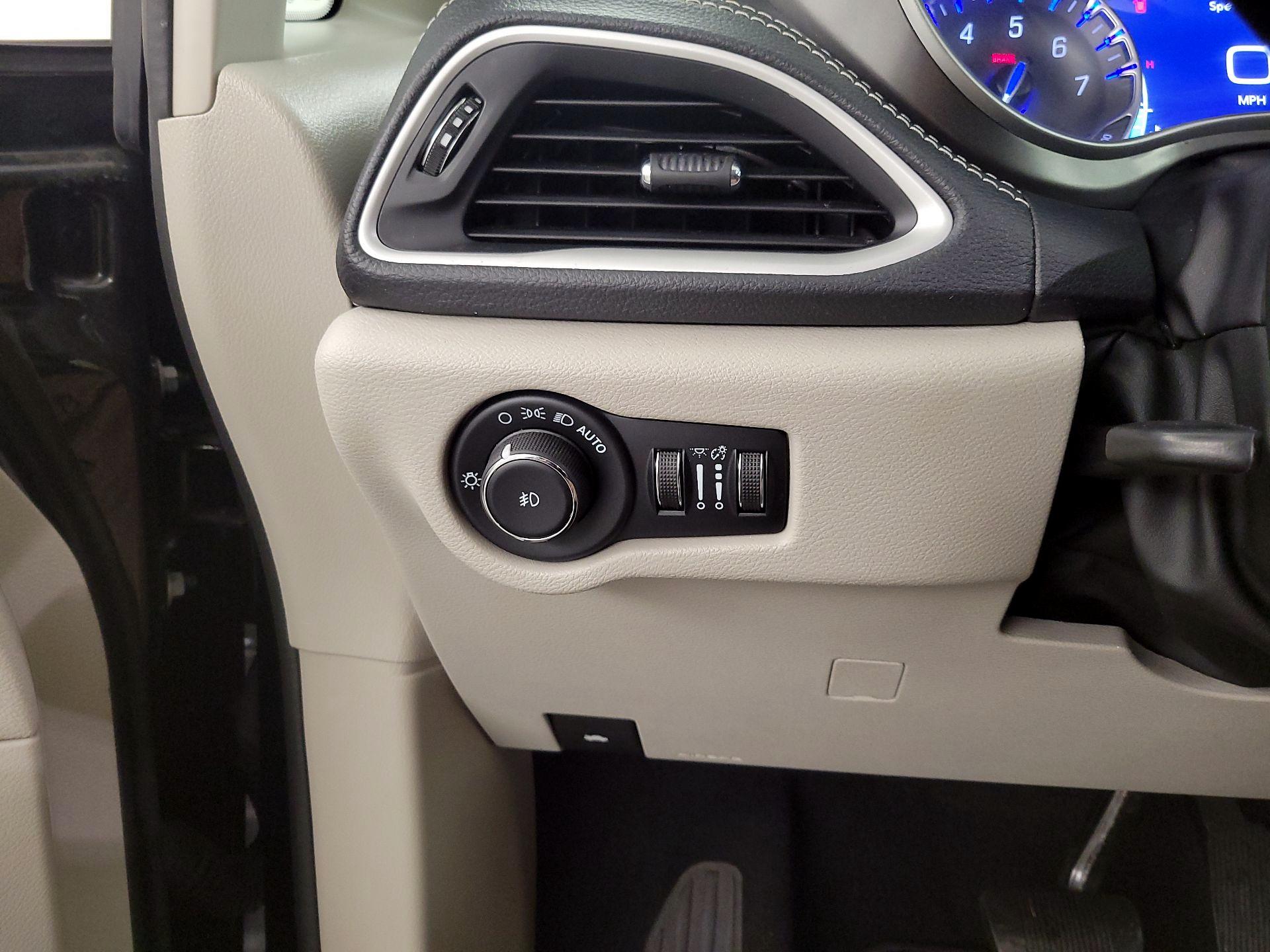 Thumbnail: 2022 Chrysler Pacifica - 13