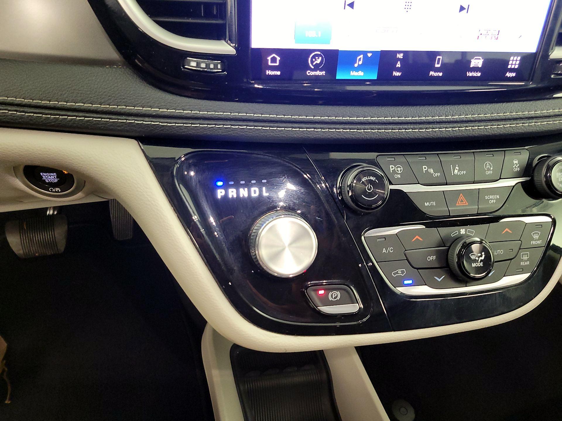 Thumbnail: 2022 Chrysler Pacifica - 18