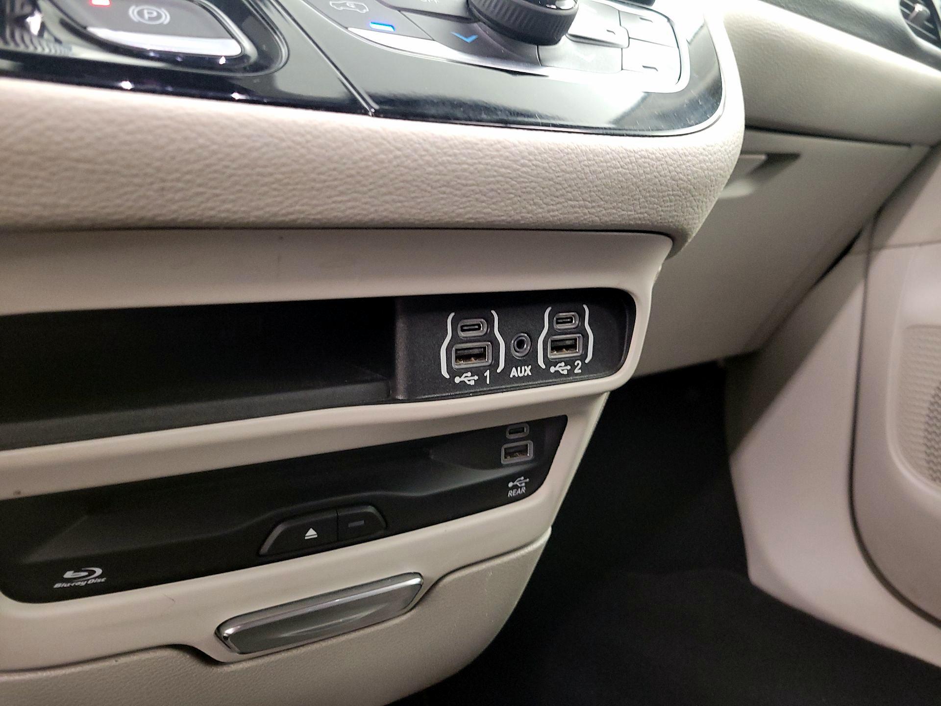 Thumbnail: 2022 Chrysler Pacifica - 19