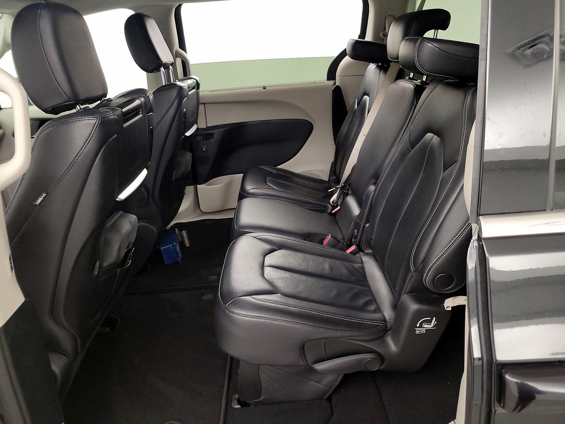 Thumbnail: 2022 Chrysler Pacifica - 20