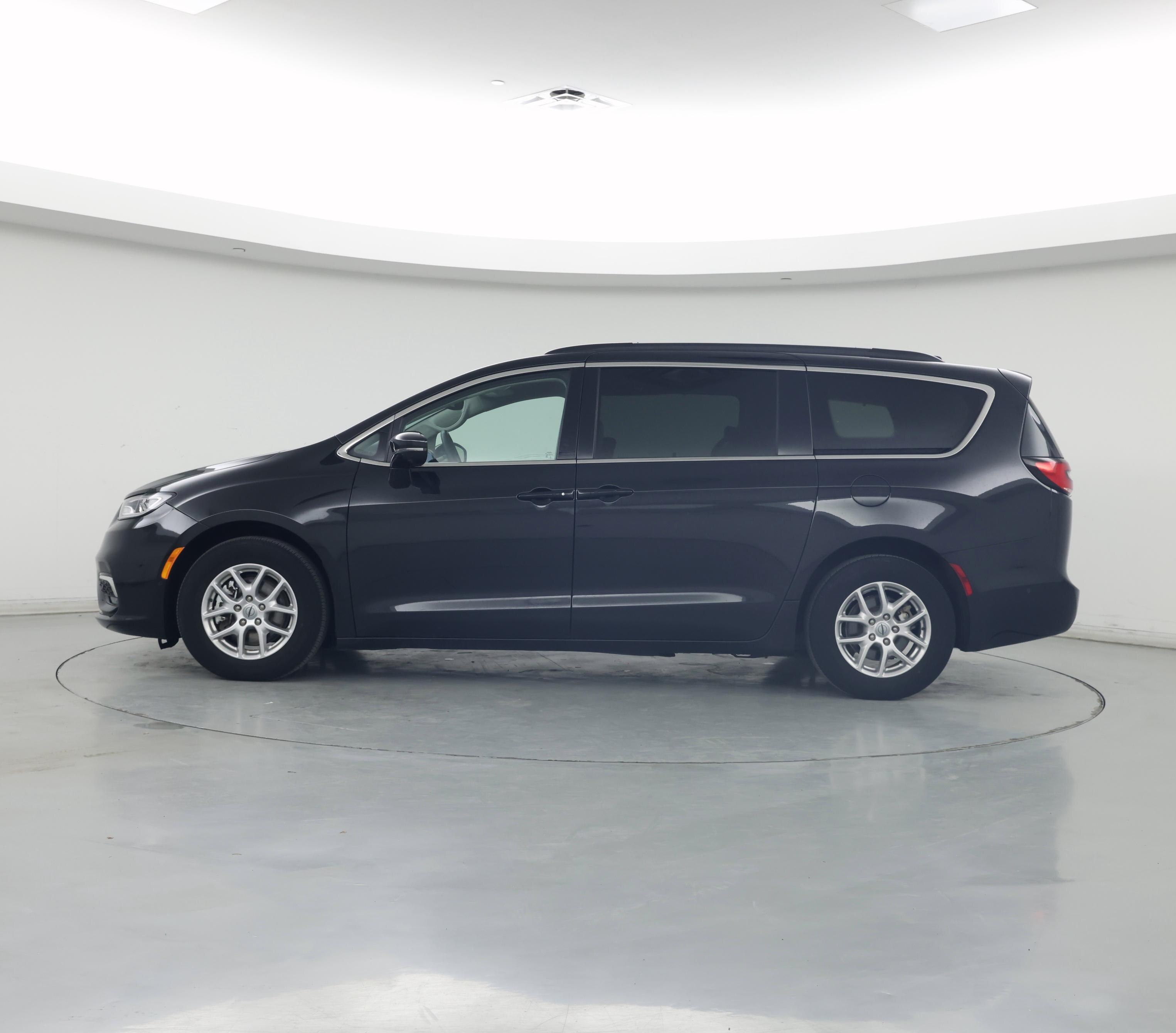 Thumbnail: 2022 Chrysler Pacifica - 3