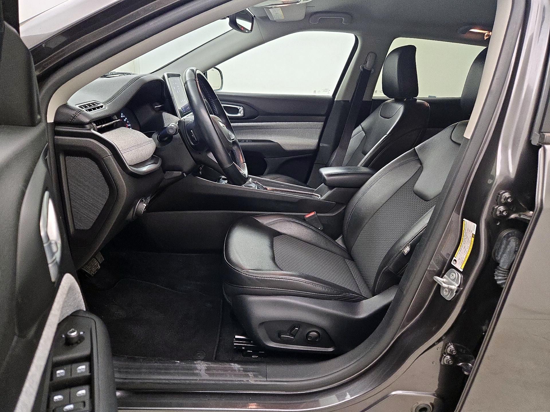 Thumbnail: 2022 Jeep Compass - 11