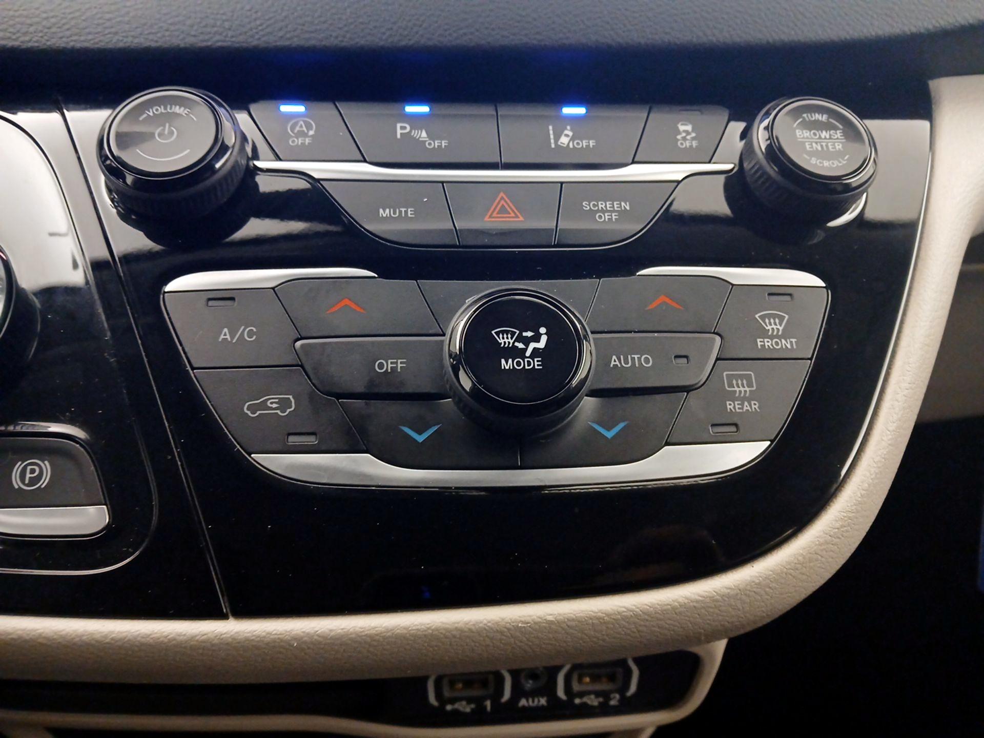 Thumbnail: 2023 Chrysler Pacifica - 16