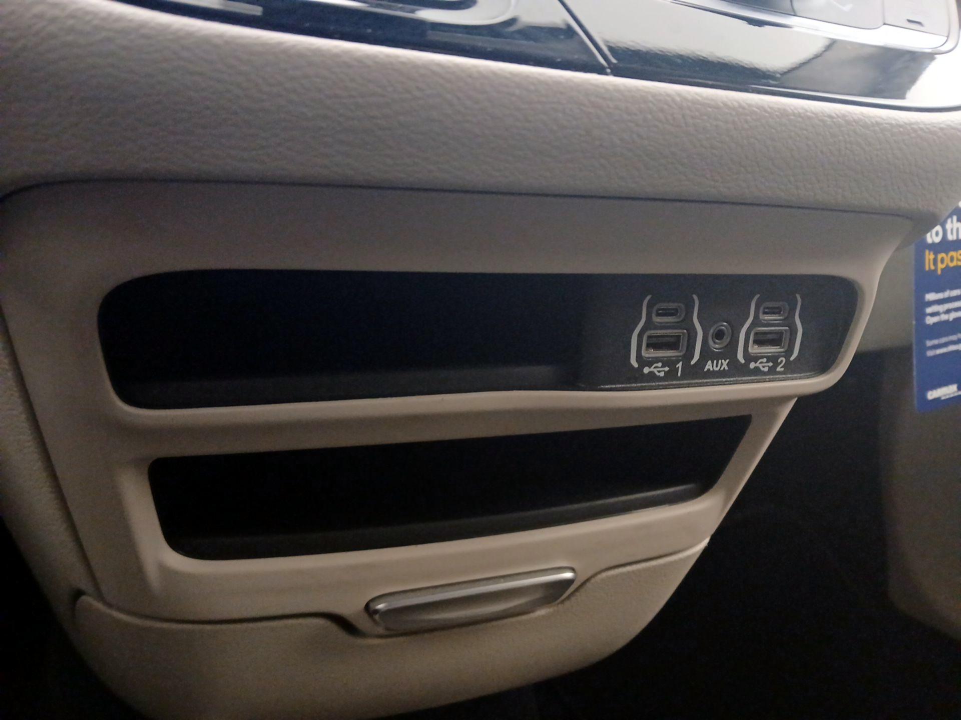 Thumbnail: 2023 Chrysler Pacifica - 18