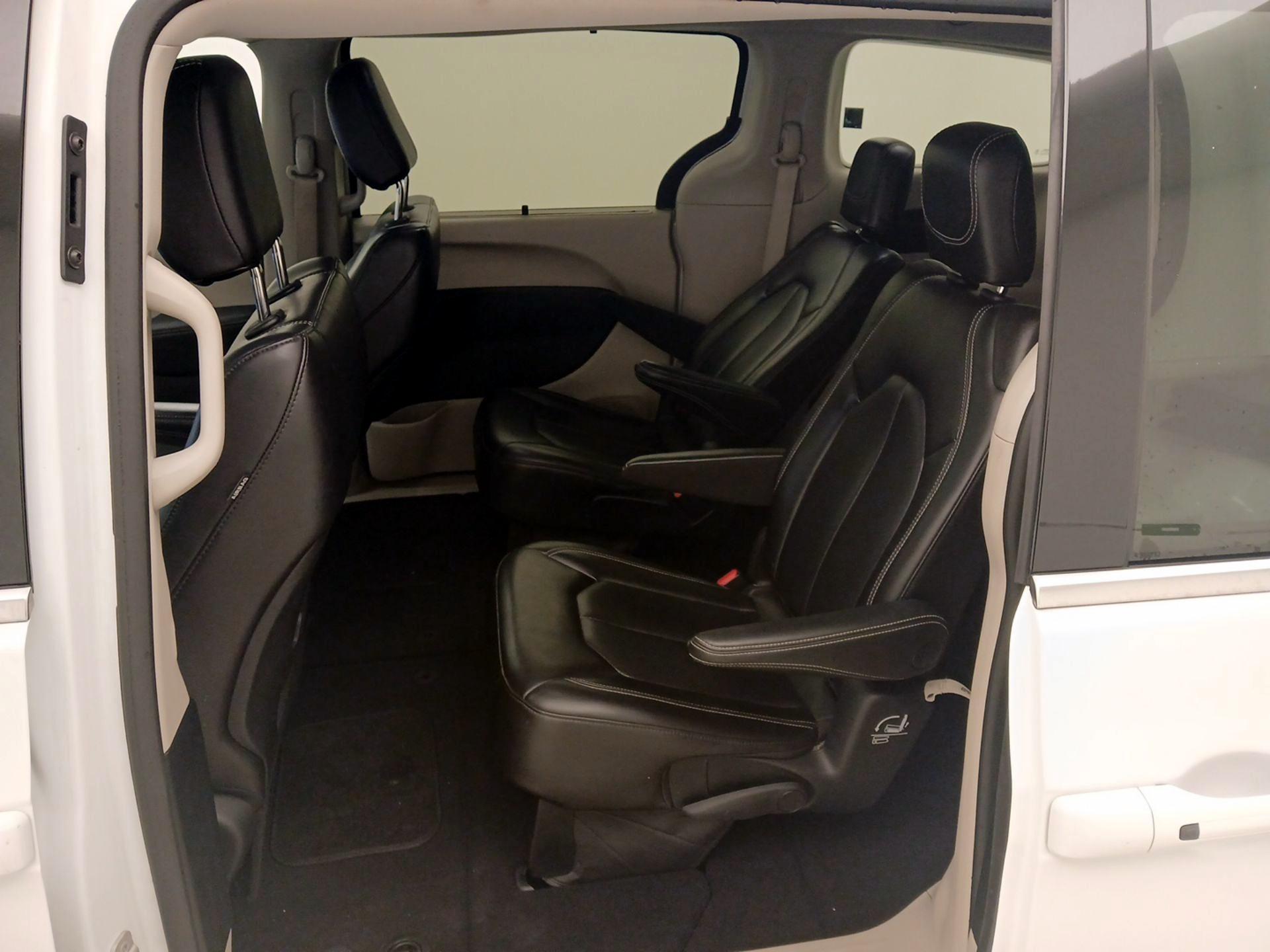 Thumbnail: 2023 Chrysler Pacifica - 19