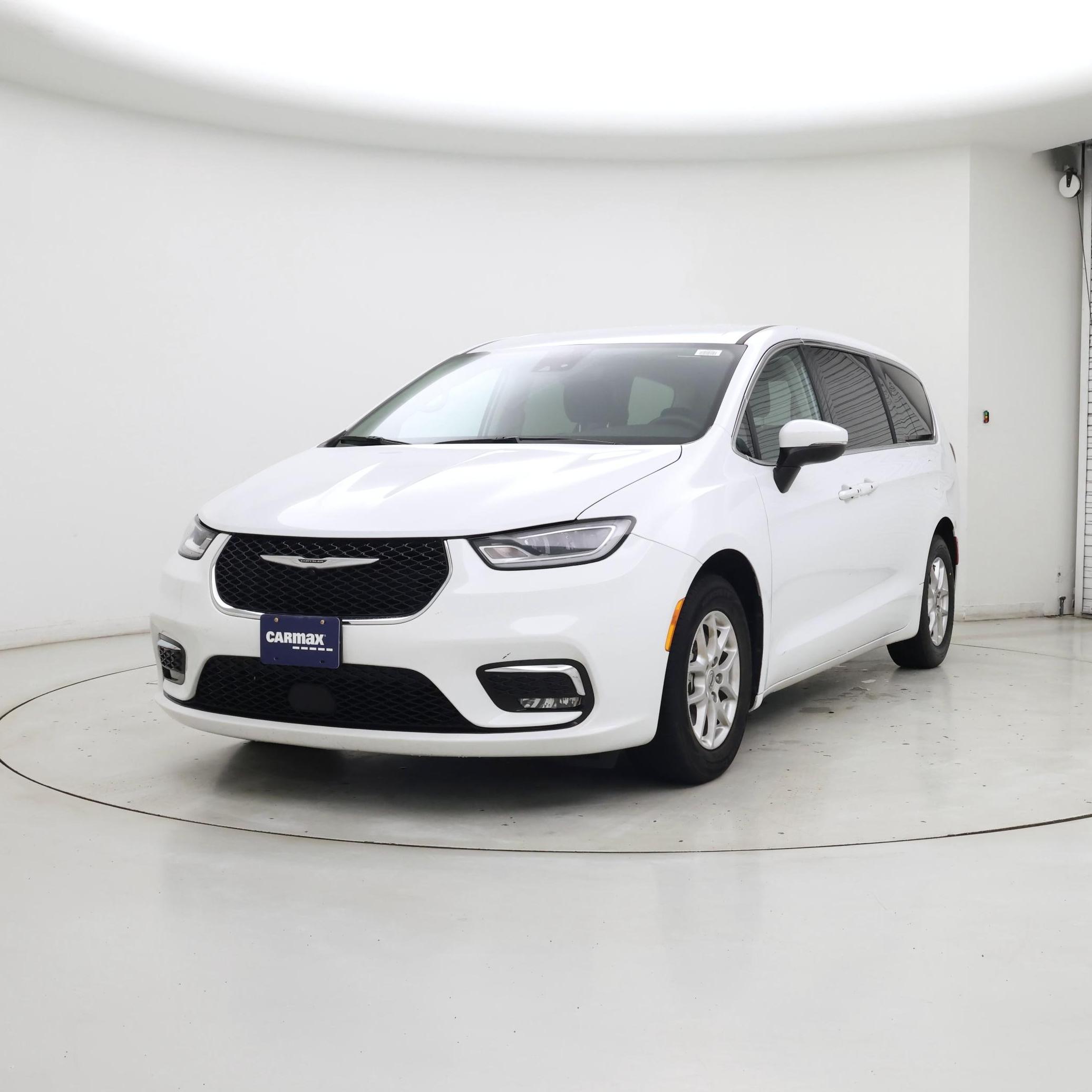 Thumbnail: 2023 Chrysler Pacifica - 4