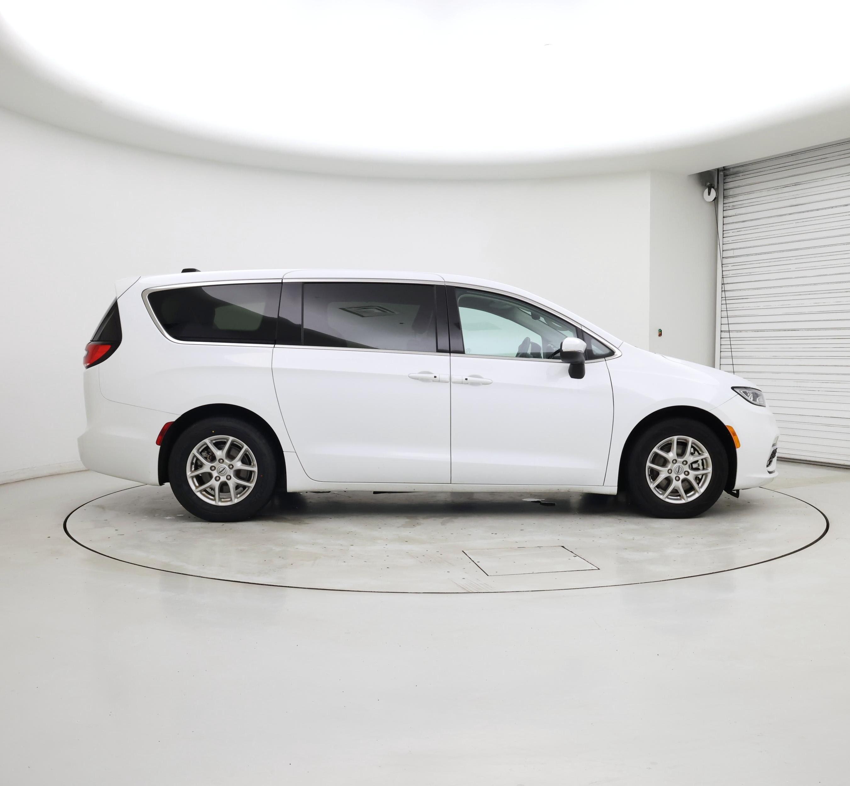 Thumbnail: 2023 Chrysler Pacifica - 7