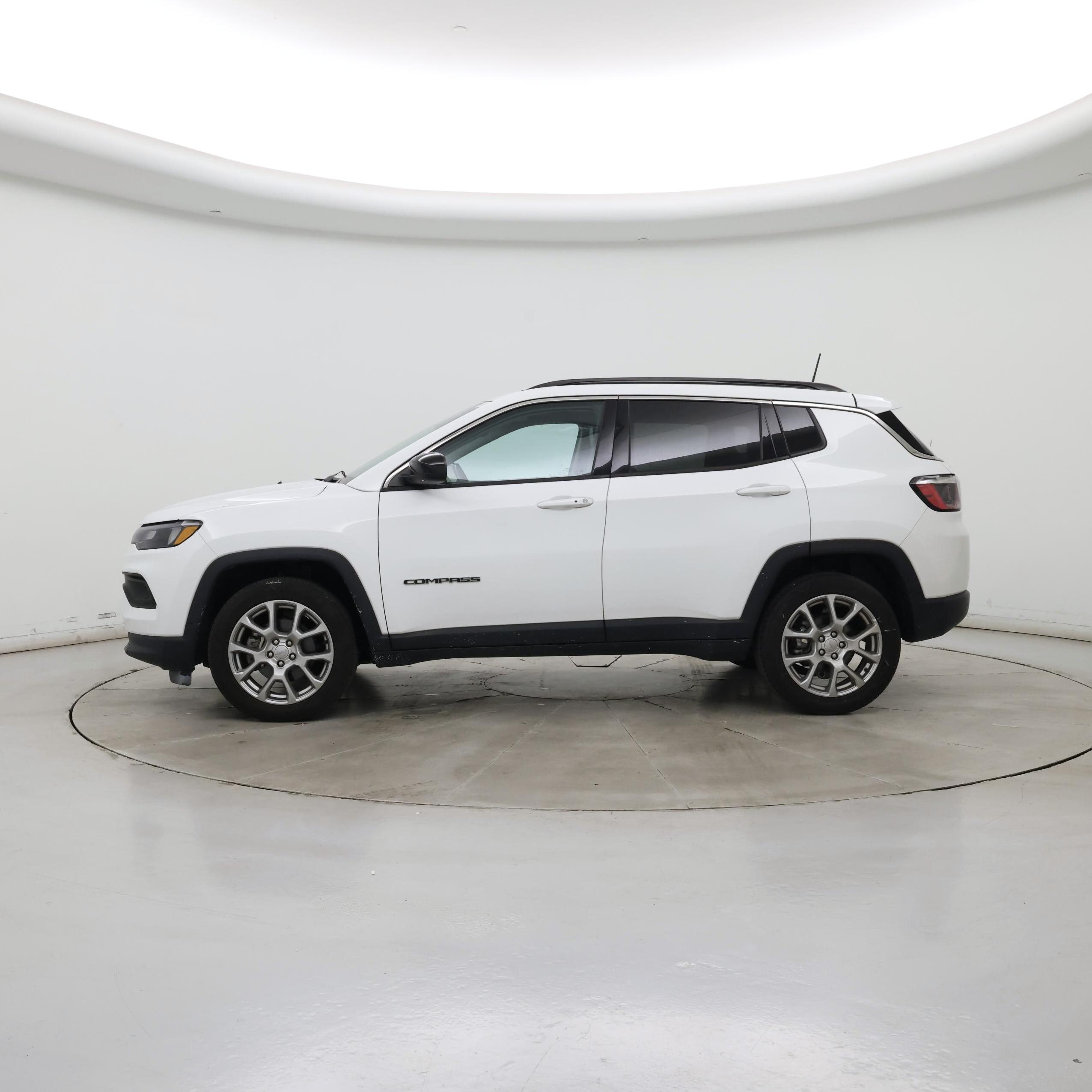 Thumbnail: 2022 Jeep Compass - 3
