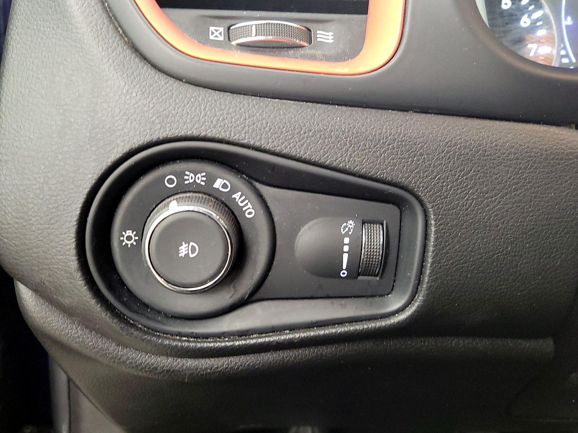 Thumbnail: 2020 Jeep Renegade - 13