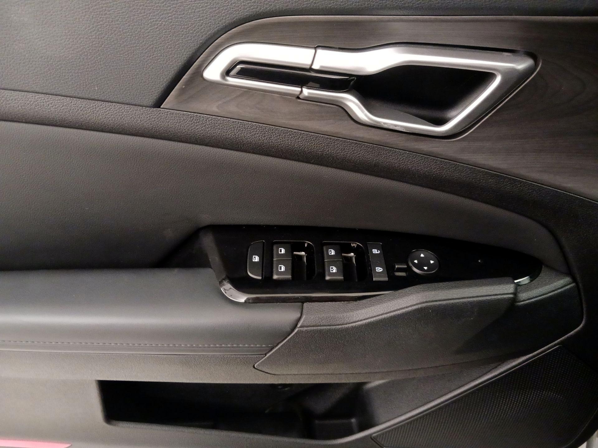 Thumbnail: 2023 Kia Sportage - 12