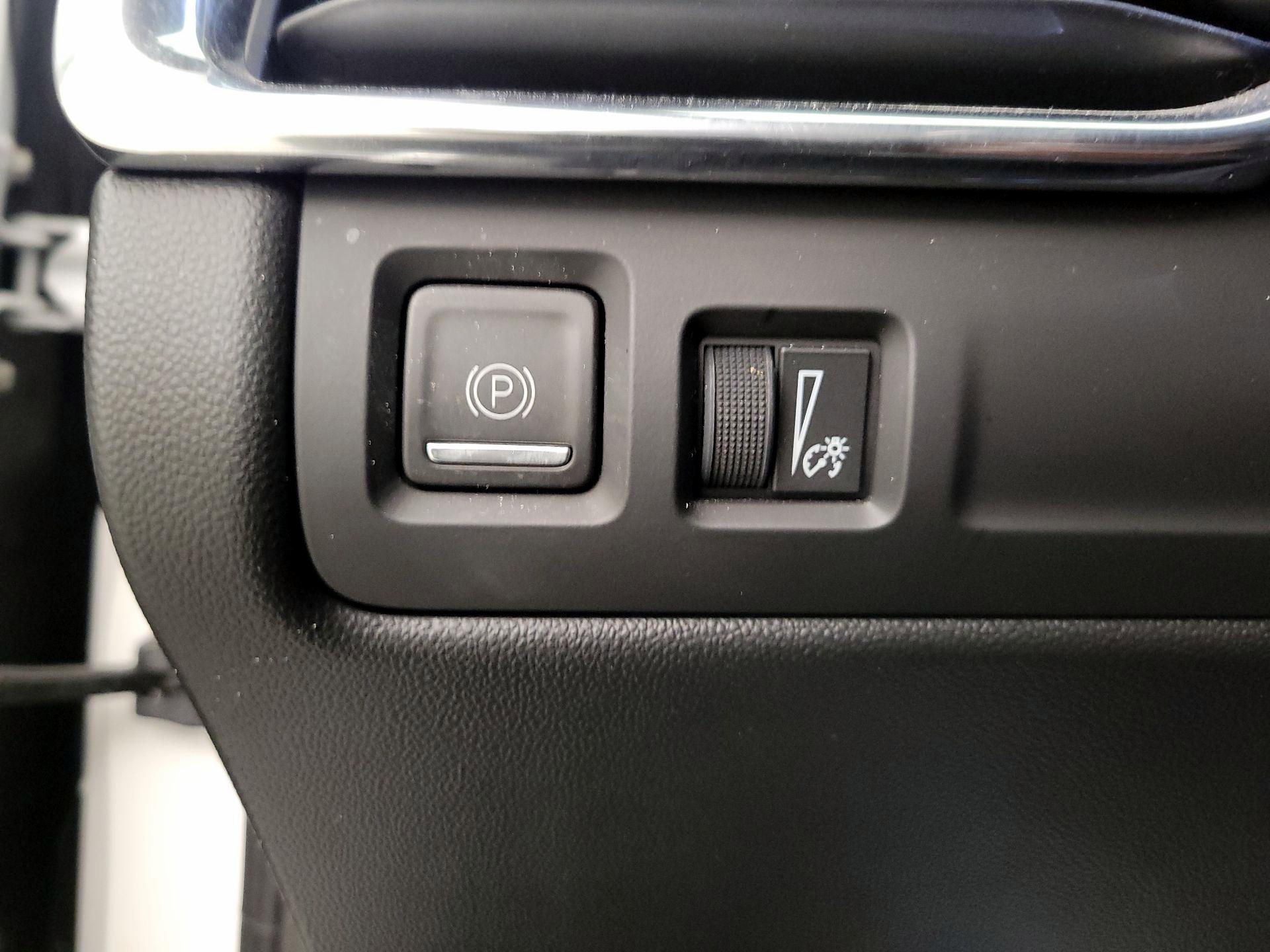 Thumbnail: 2020 Cadillac XT4 - 13