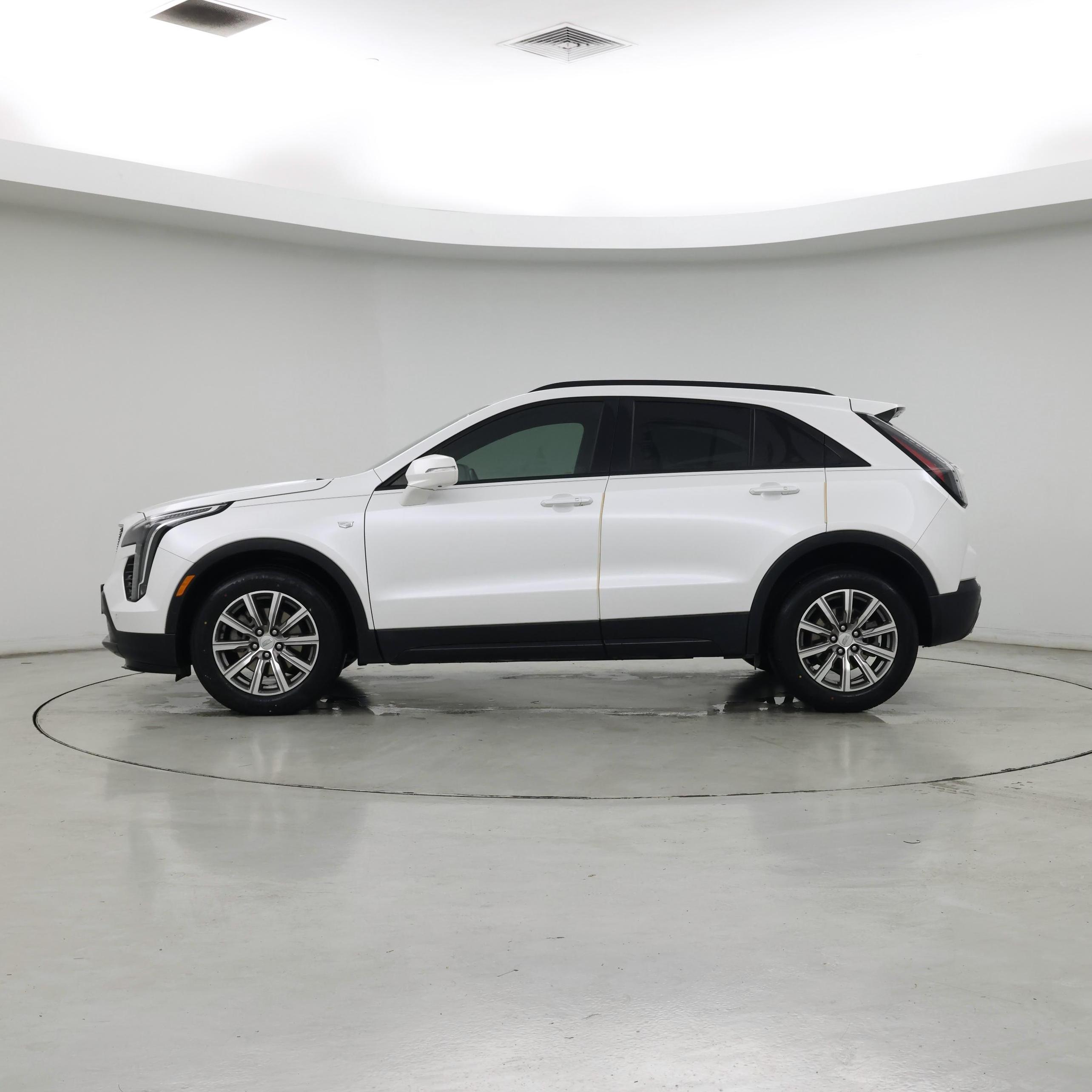 Thumbnail: 2020 Cadillac XT4 - 3