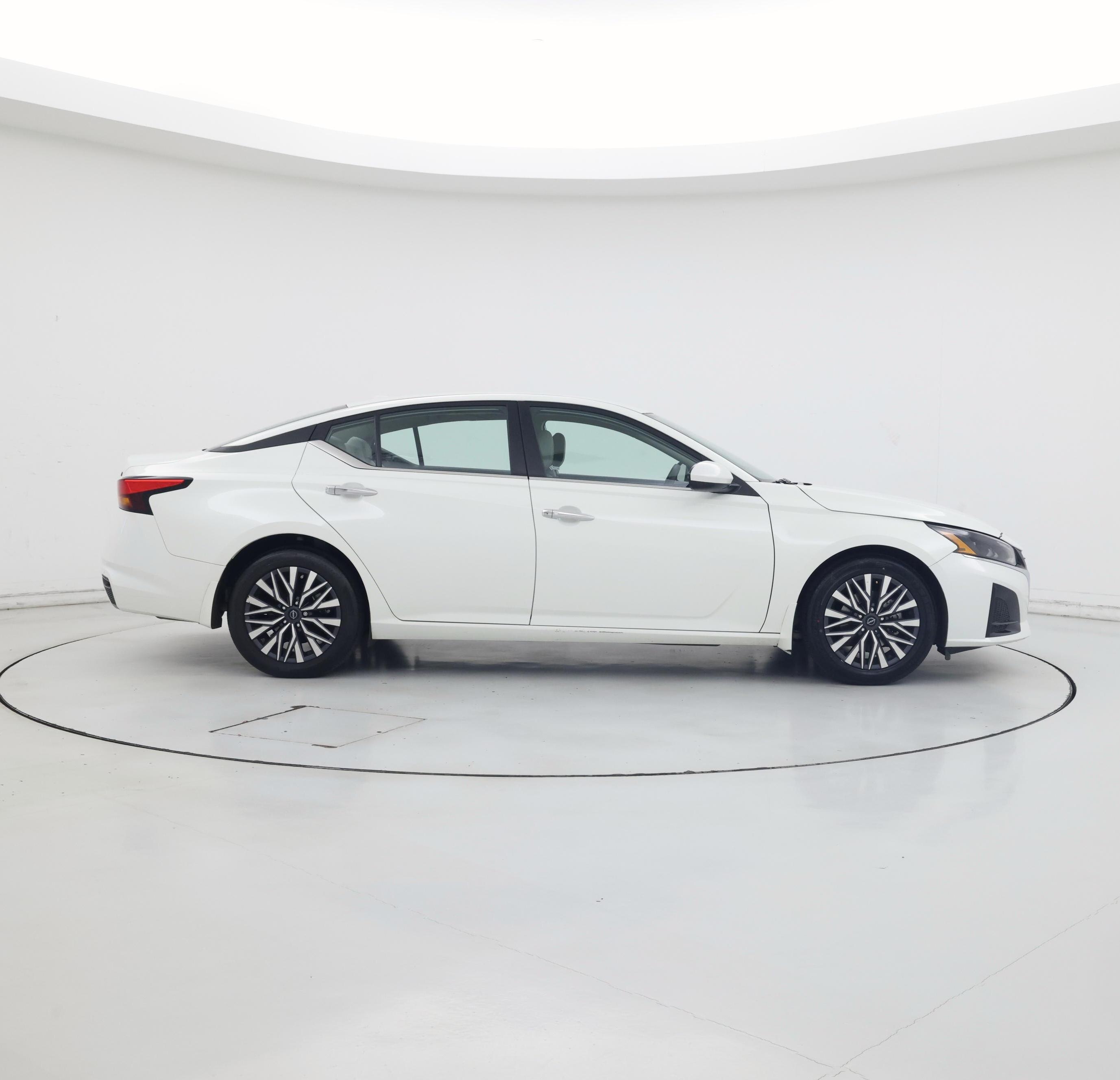 Thumbnail: 2023 Nissan Altima - 7