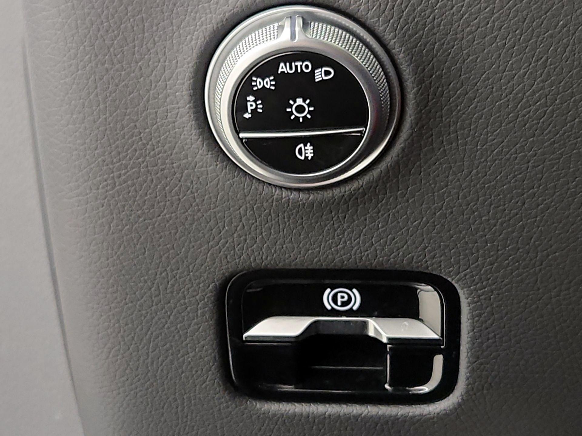 Thumbnail: 2024 Mercedes-Benz GLC - 13