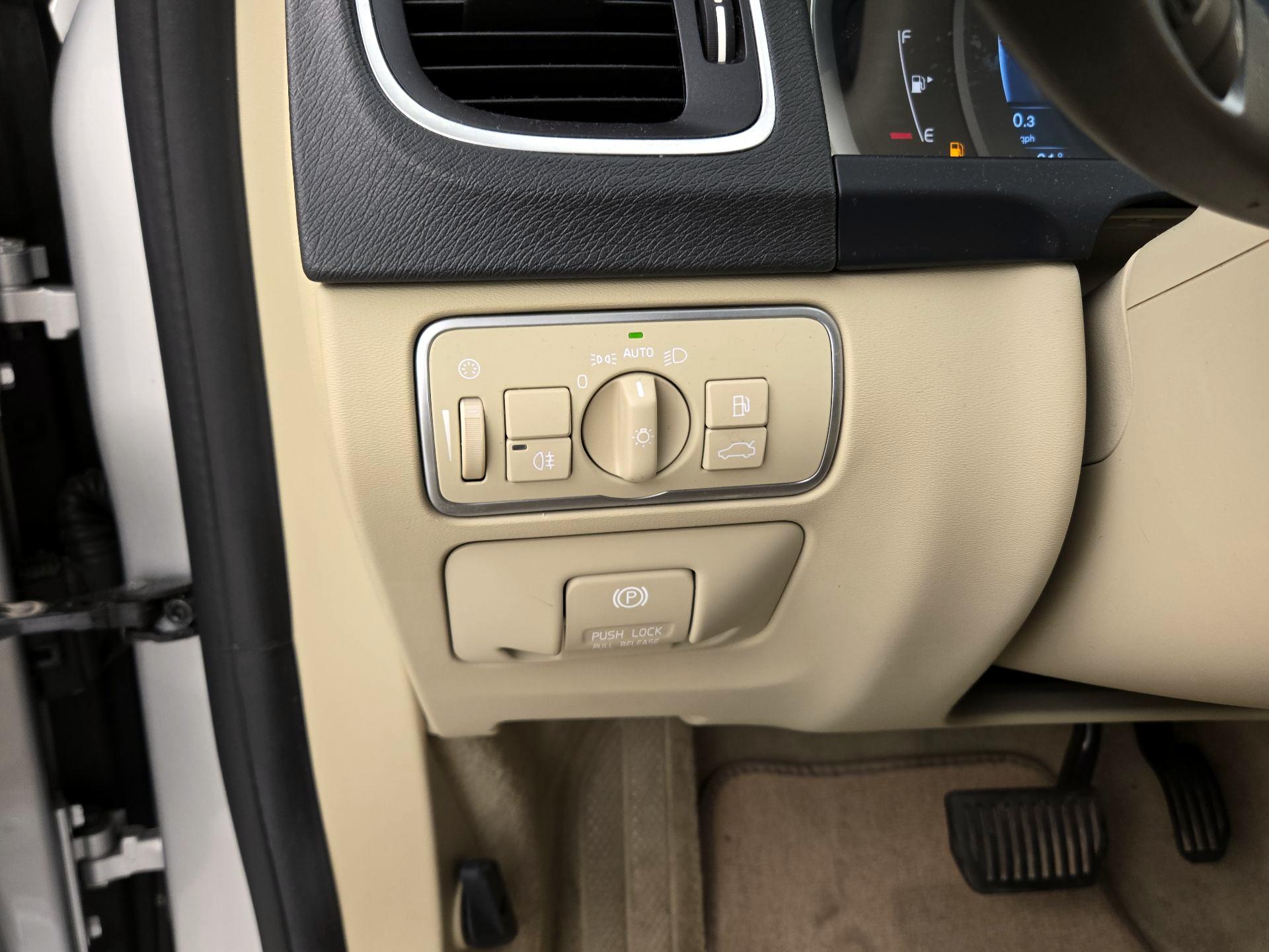 Thumbnail: 2015 Volvo S60 - 13