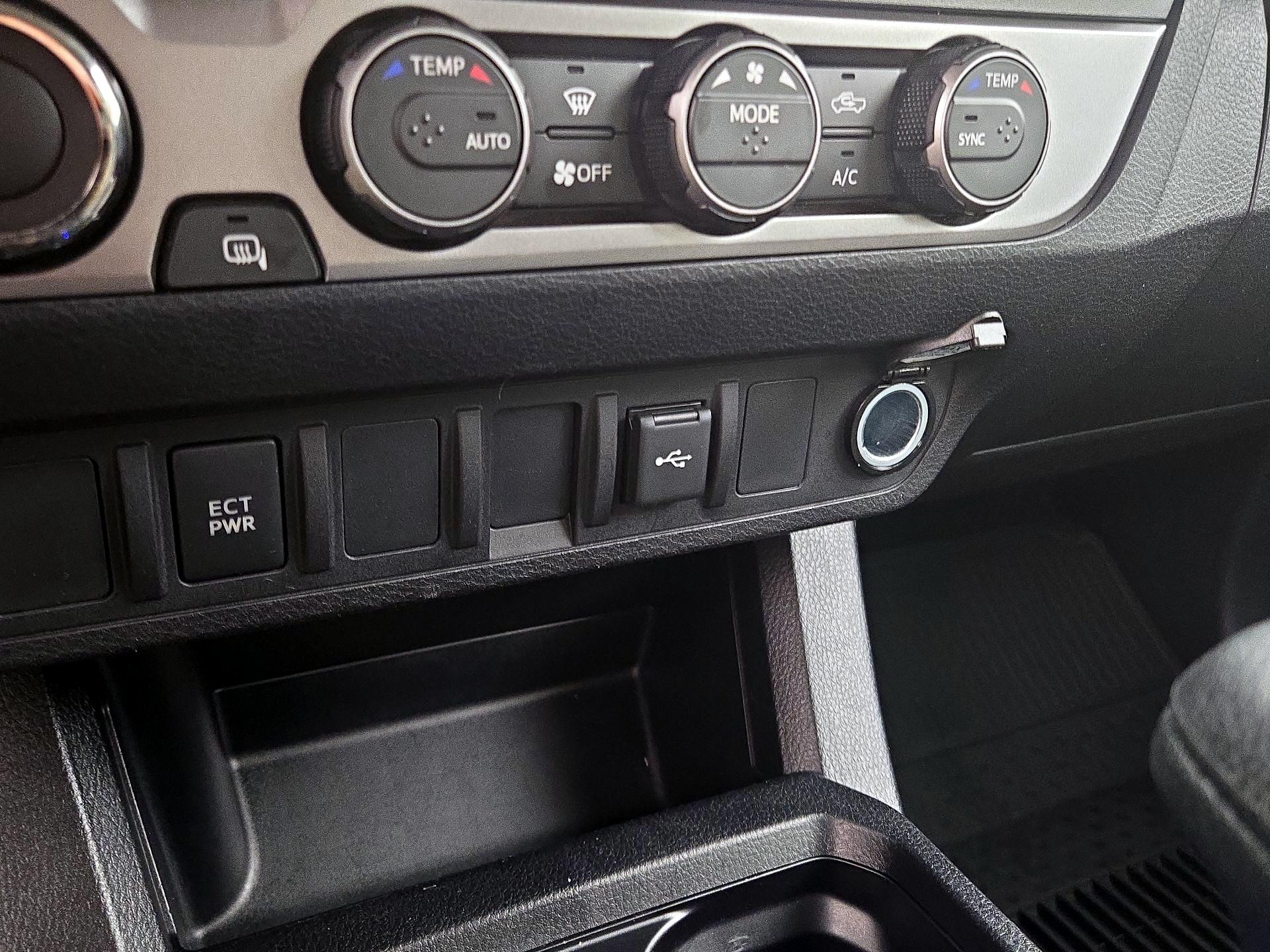 Thumbnail: 2022 Toyota Tacoma - 18