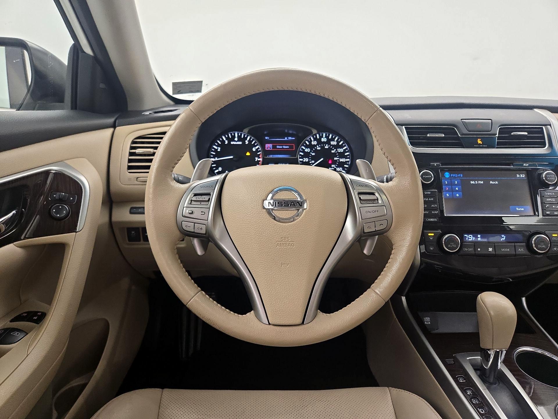 Thumbnail: 2015 Nissan Altima - 10