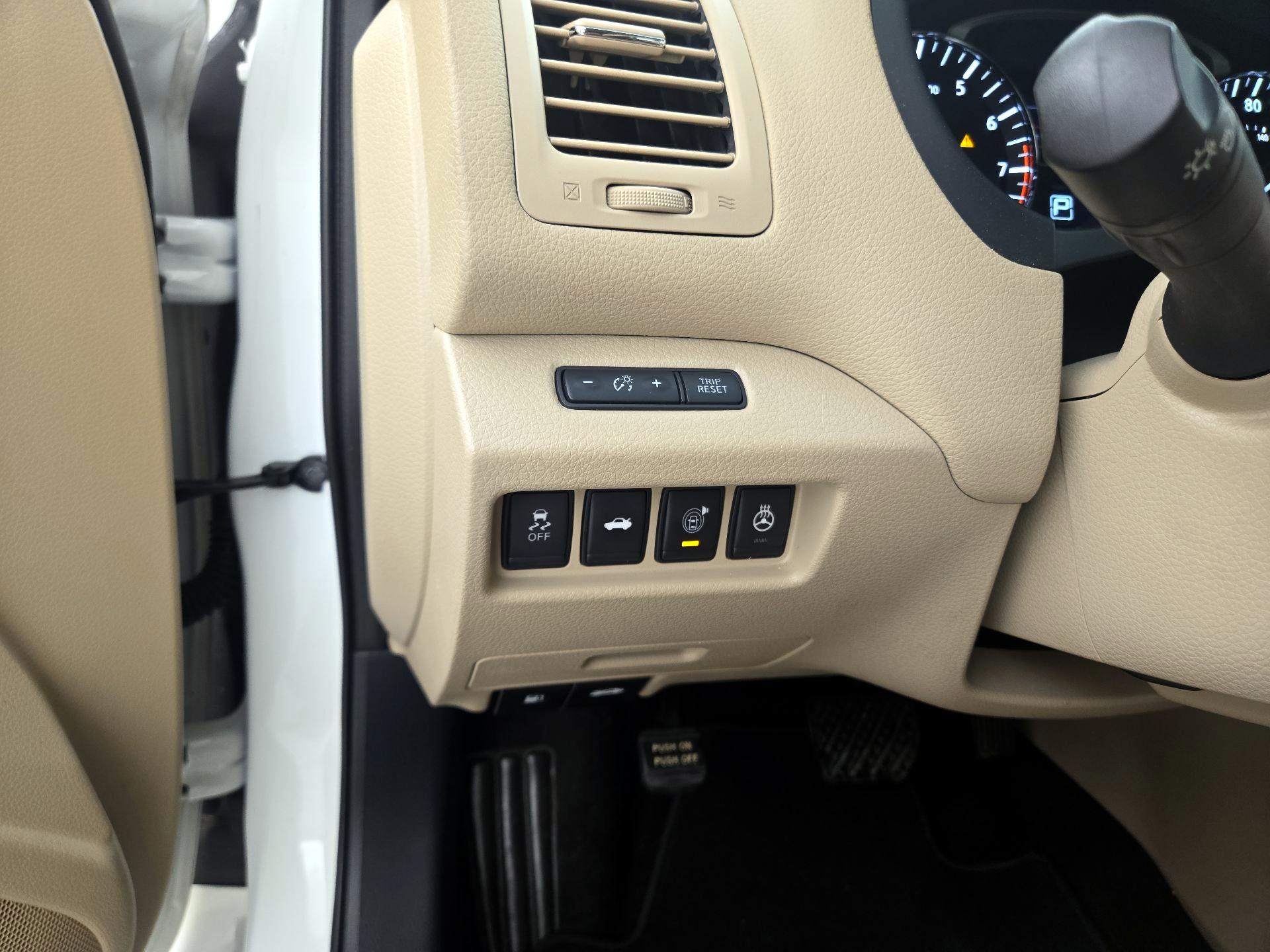 Thumbnail: 2015 Nissan Altima - 13