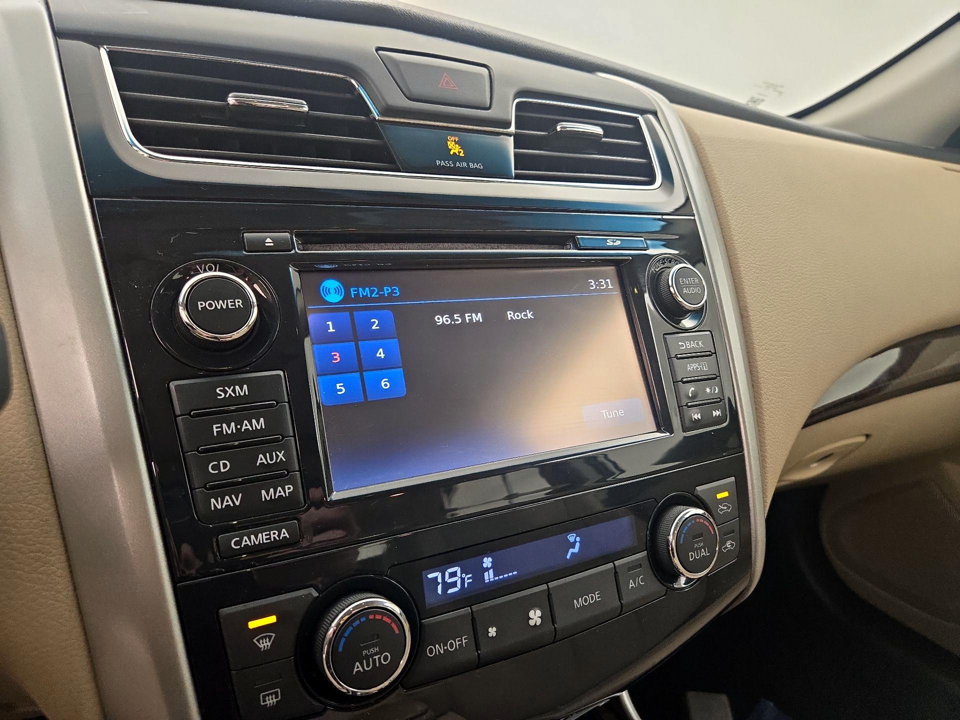 Thumbnail: 2015 Nissan Altima - 16