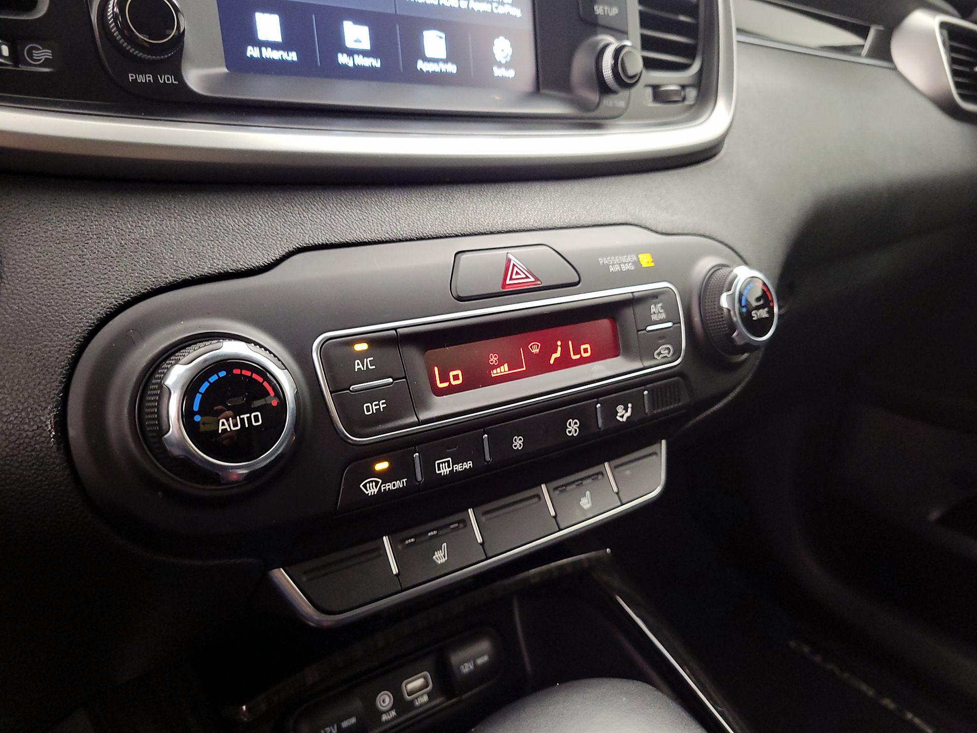 Thumbnail: 2020 Kia Sorento - 16