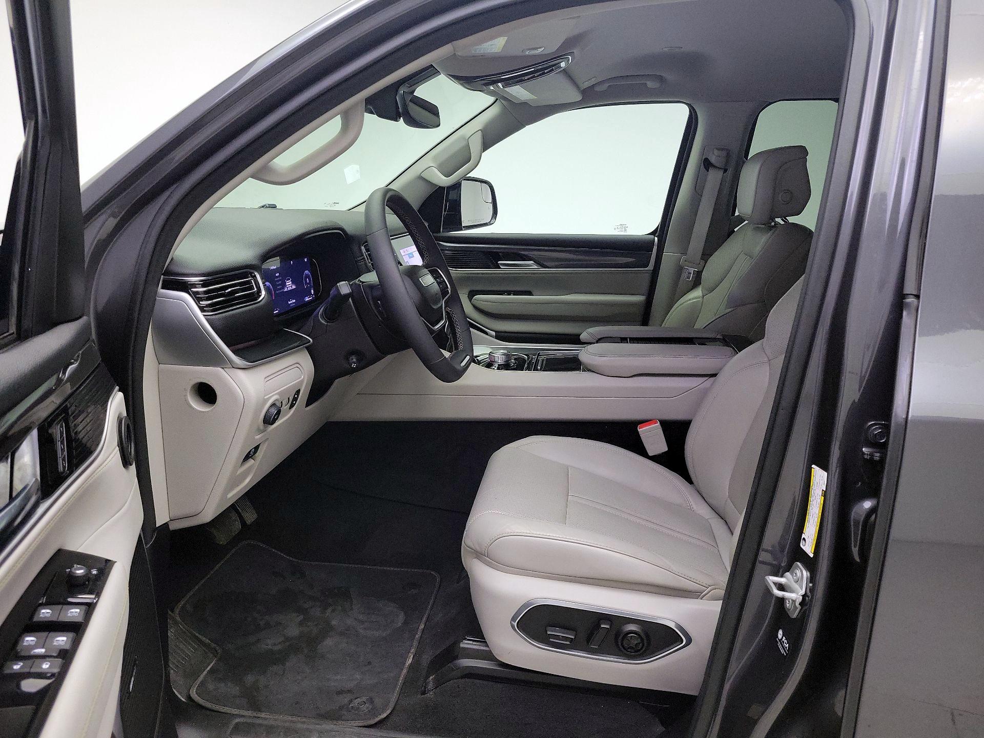 Thumbnail: 2023 Jeep Wagoneer - 11