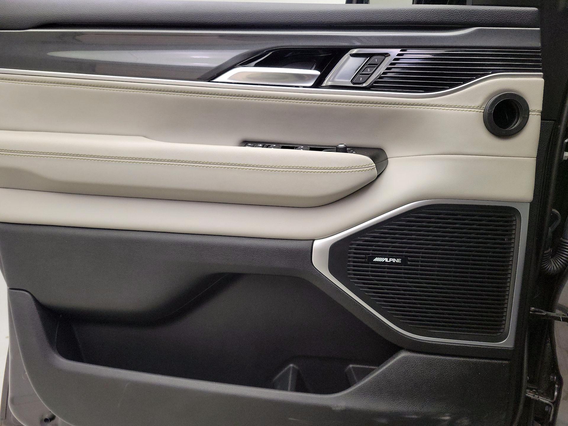 Thumbnail: 2023 Jeep Wagoneer - 12