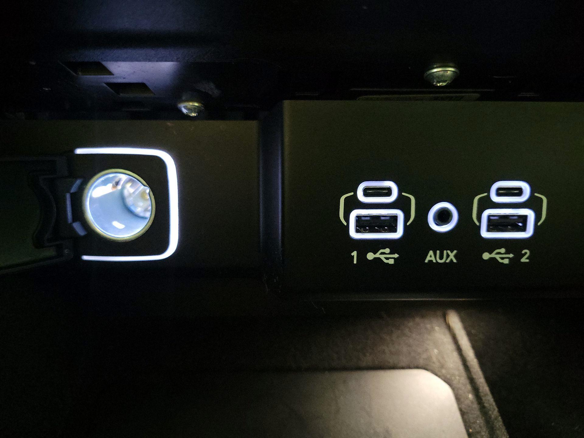 Thumbnail: 2023 Jeep Wagoneer - 17