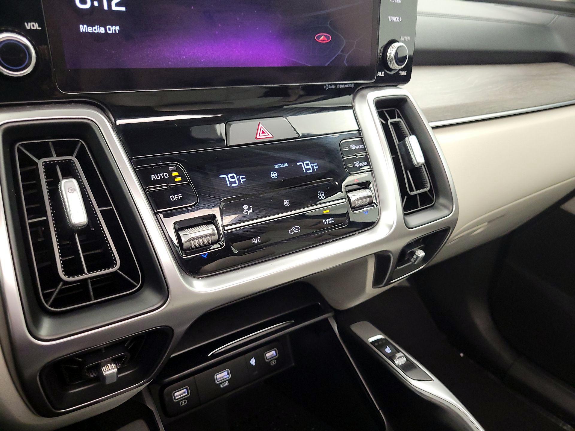 Thumbnail: 2022 Kia Sorento - 16