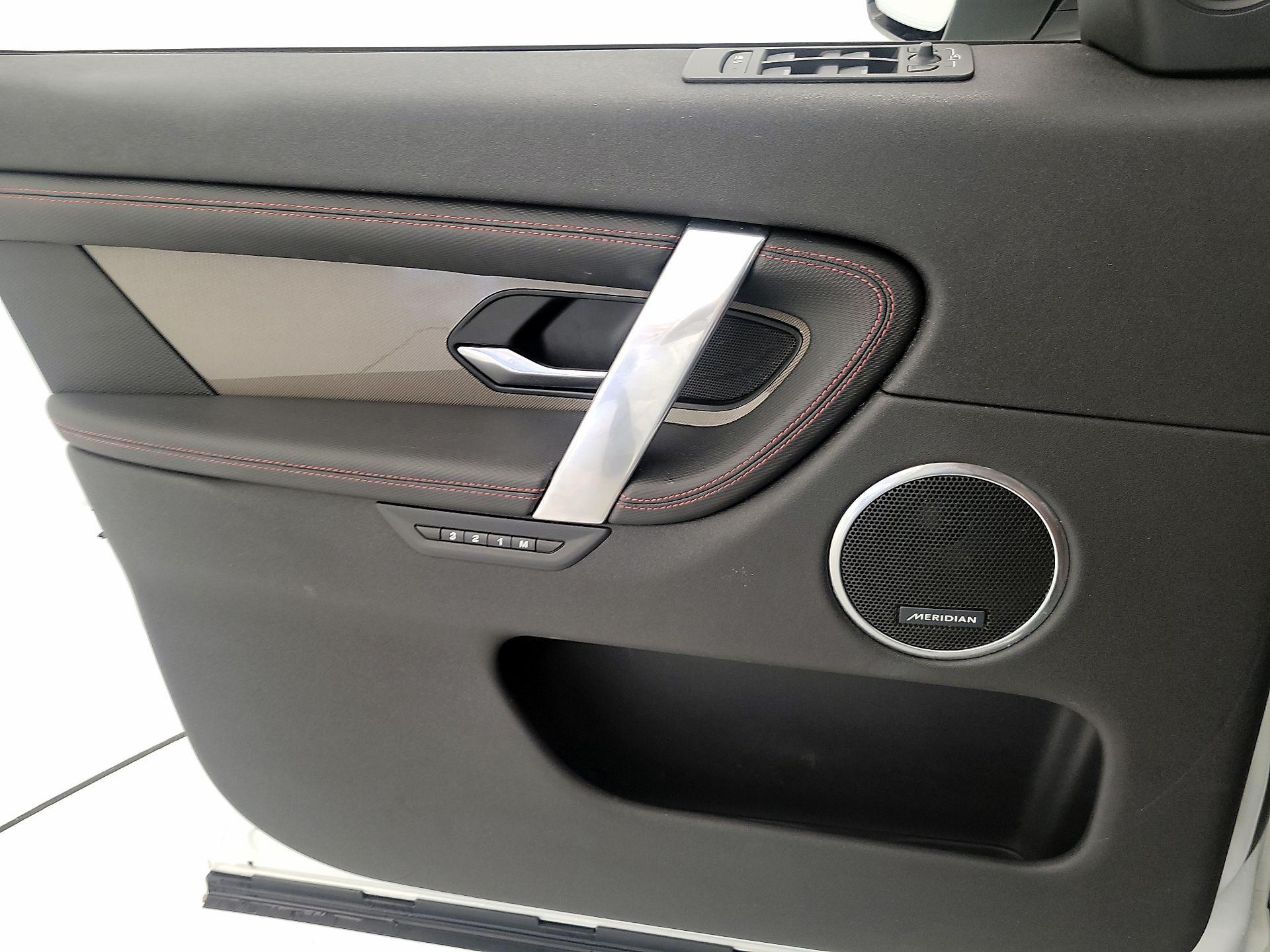 Thumbnail: 2020 Land Rover Discovery Sport - 12