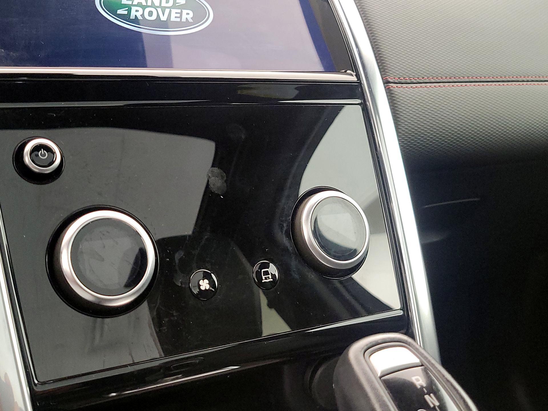 Thumbnail: 2020 Land Rover Discovery Sport - 17