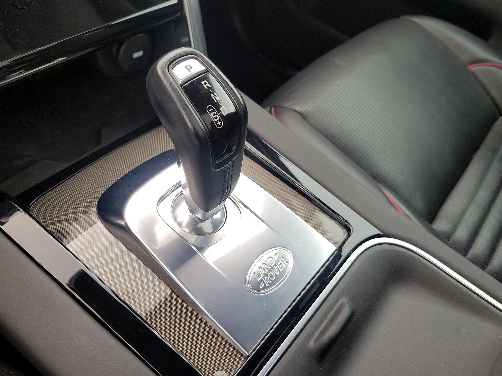 Thumbnail: 2020 Land Rover Discovery Sport - 18