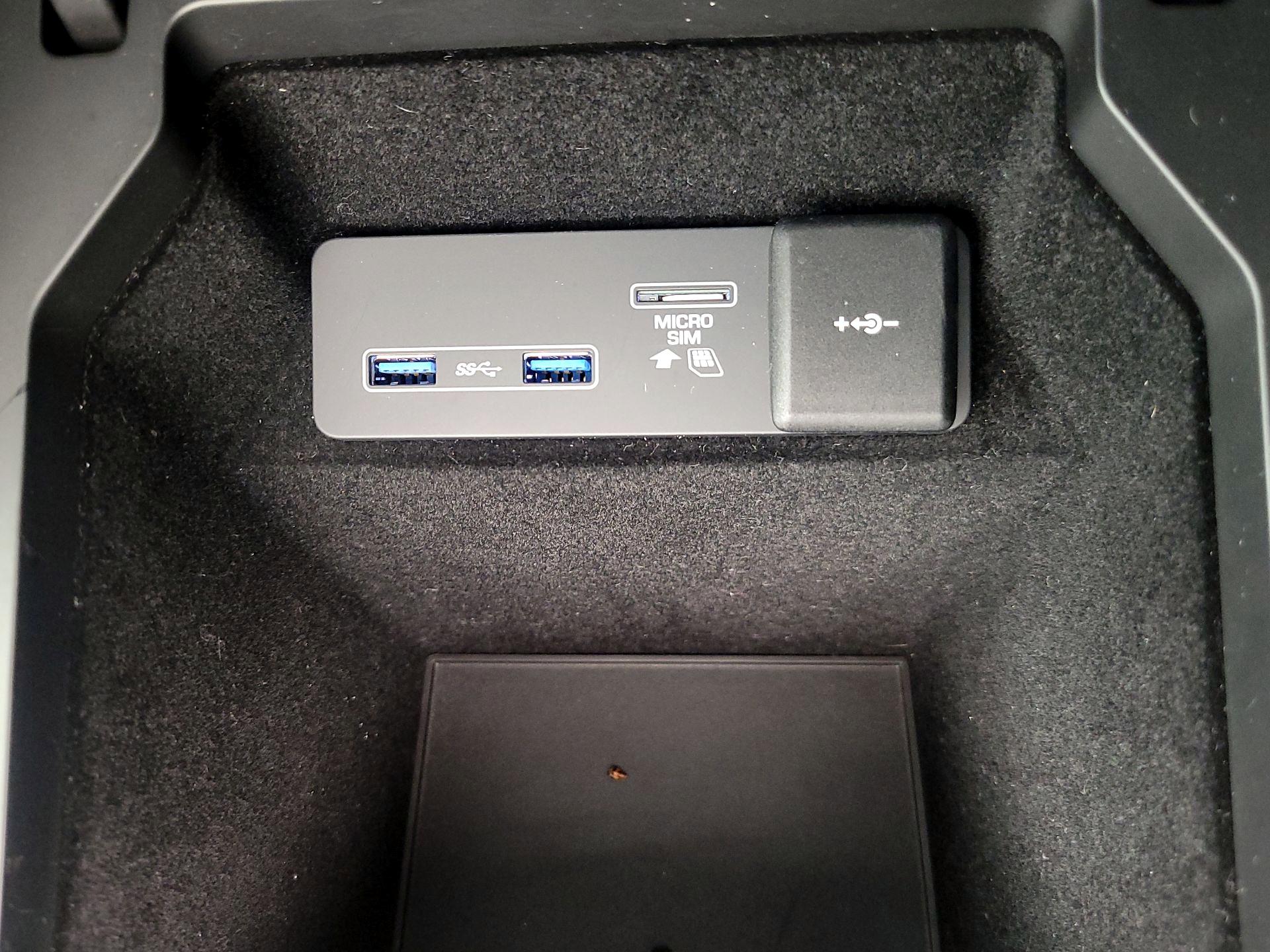 Thumbnail: 2020 Land Rover Discovery Sport - 19