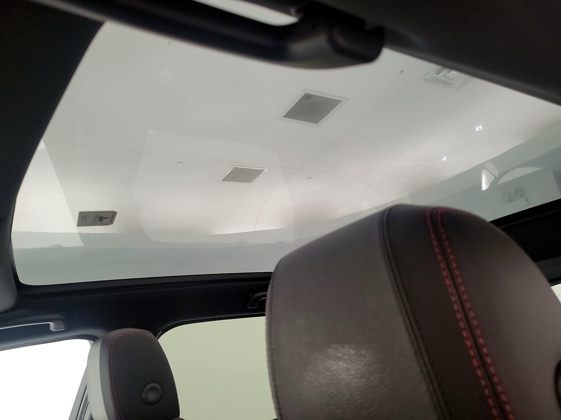 Thumbnail: 2020 Land Rover Discovery Sport - 20