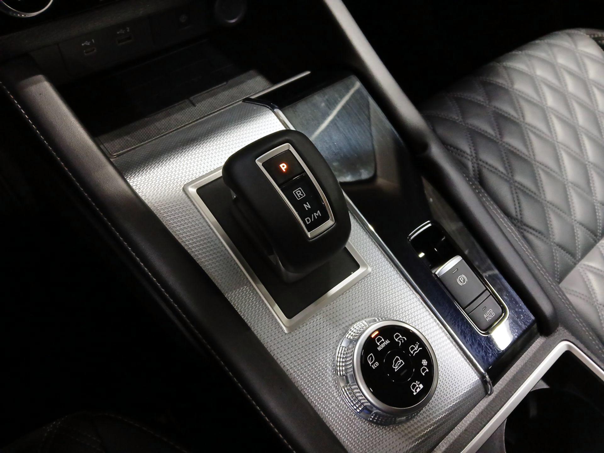 Thumbnail: 2022 Mitsubishi Outlander - 17