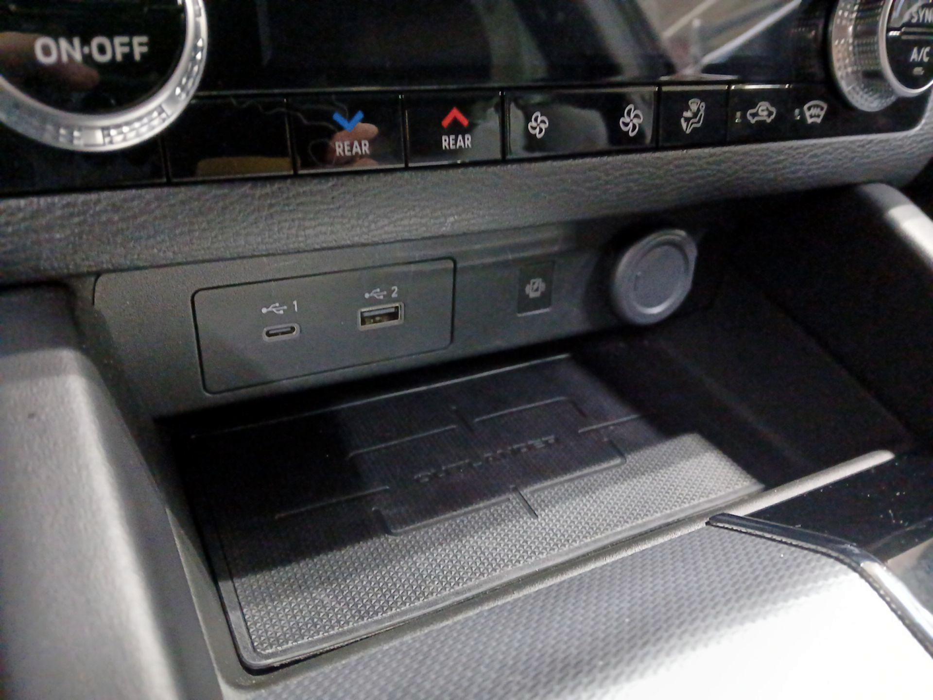 Thumbnail: 2022 Mitsubishi Outlander - 18