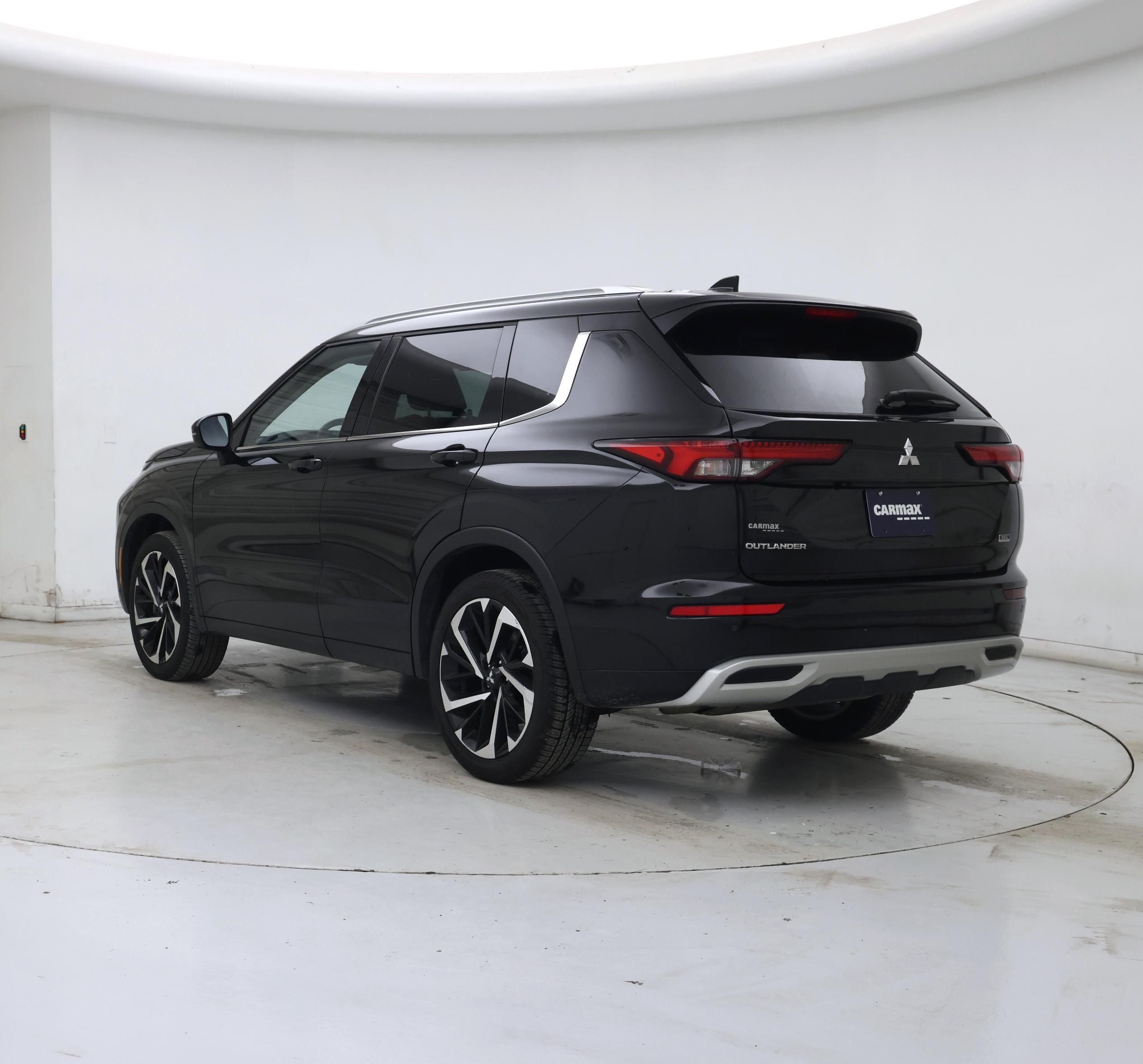 Thumbnail: 2022 Mitsubishi Outlander - 2