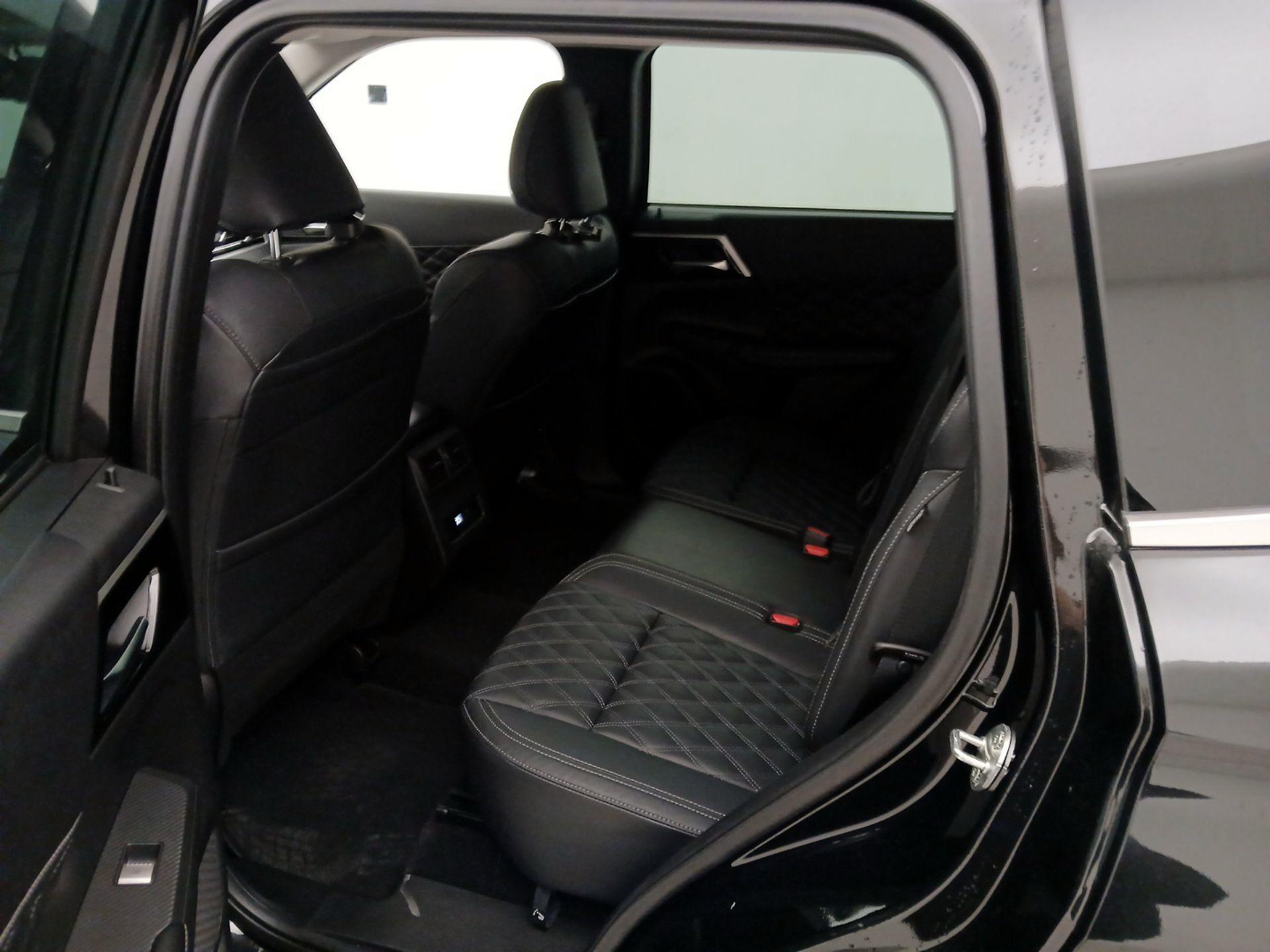 Thumbnail: 2022 Mitsubishi Outlander - 19