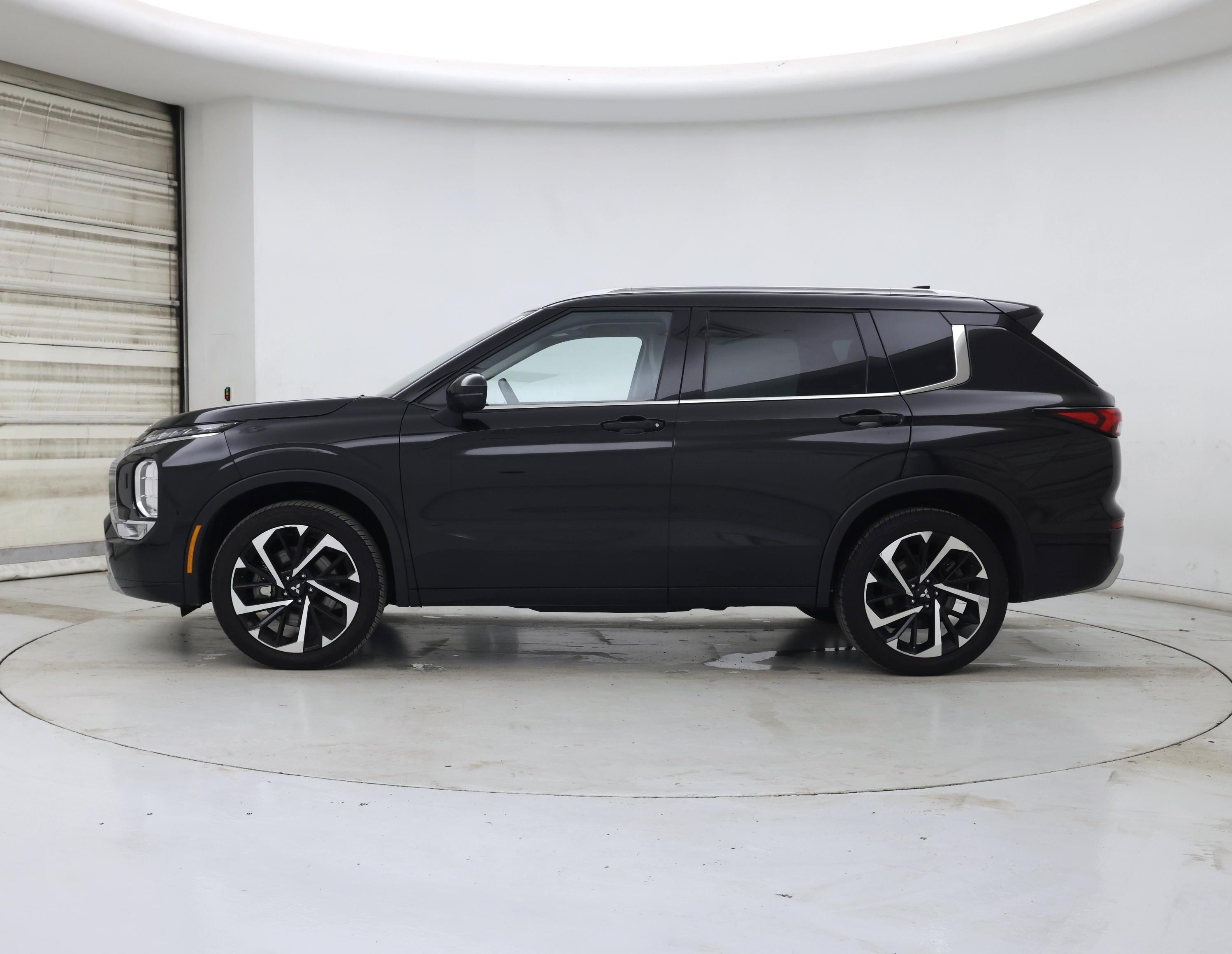 Thumbnail: 2022 Mitsubishi Outlander - 3
