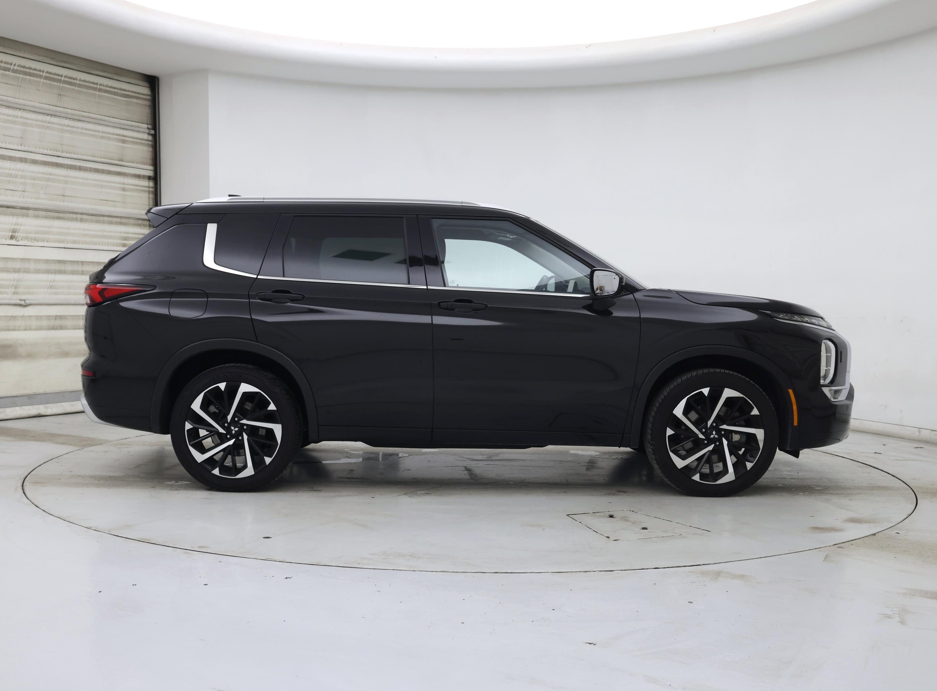 Thumbnail: 2022 Mitsubishi Outlander - 7