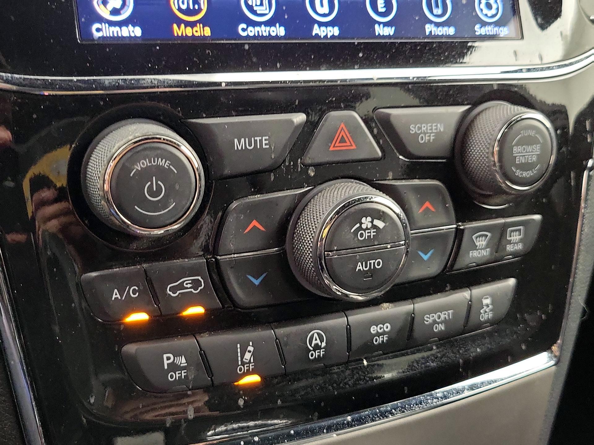 Thumbnail: 2021 Jeep Grand Cherokee - 17