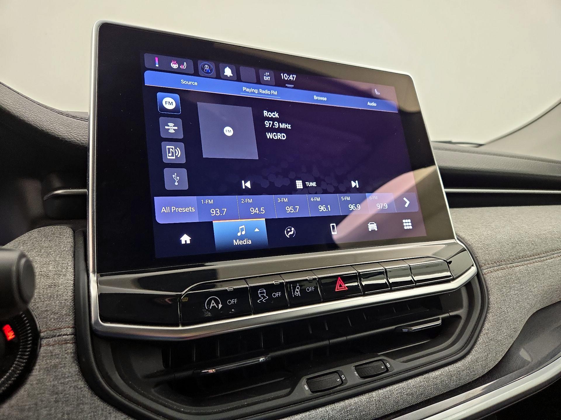 Thumbnail: 2022 Jeep Compass - 15