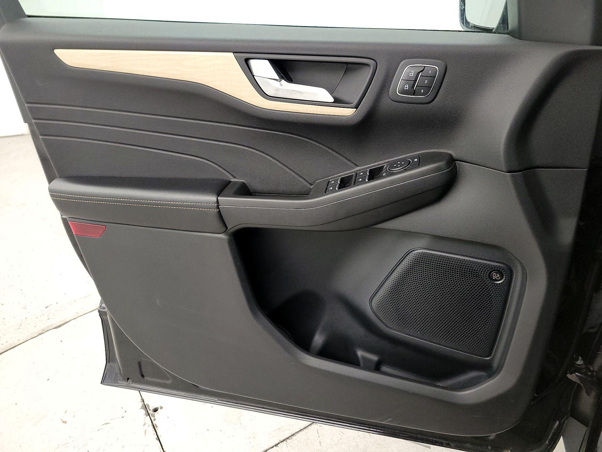 Thumbnail: 2021 Ford Escape - 12