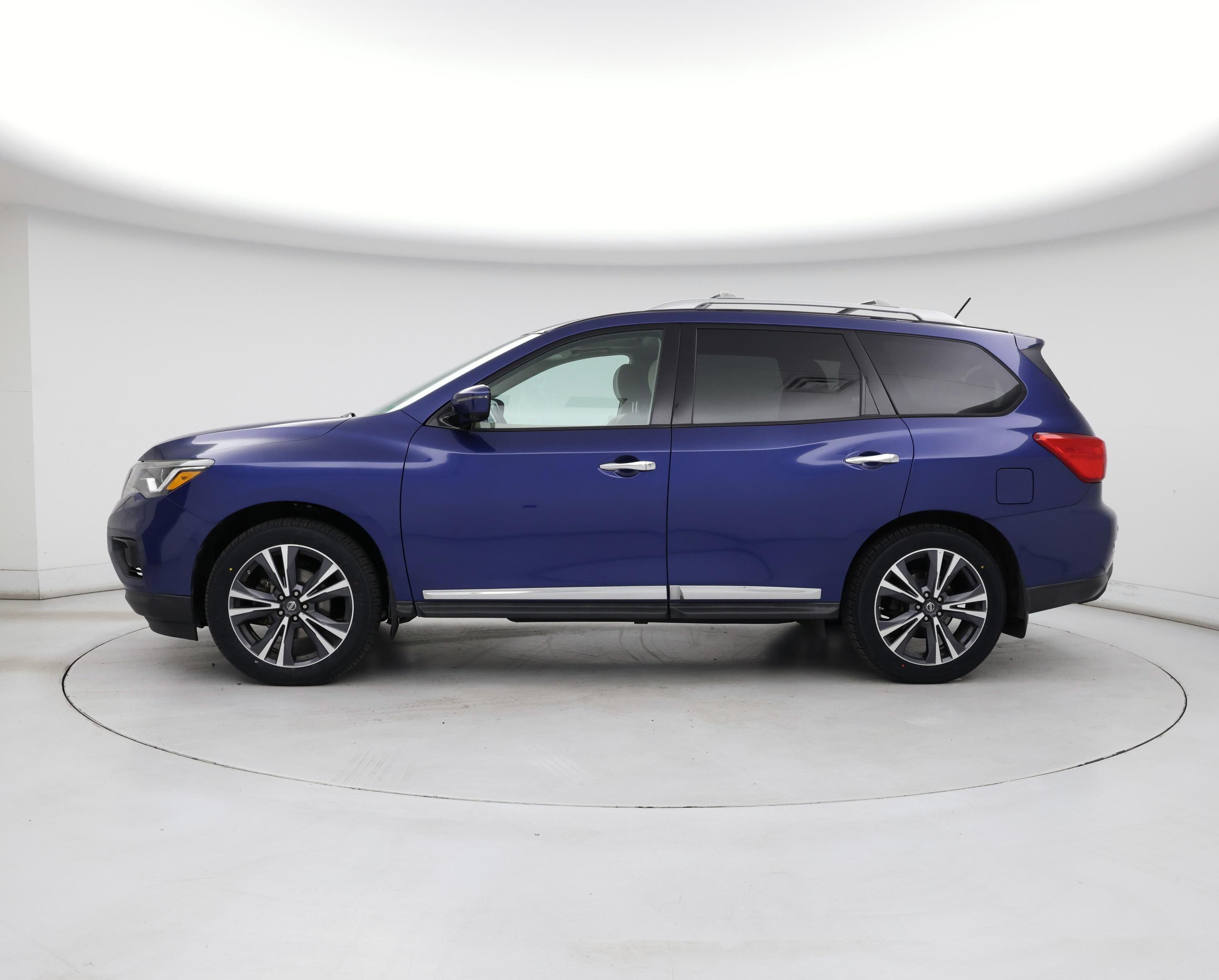Thumbnail: 2017 Nissan Pathfinder - 3