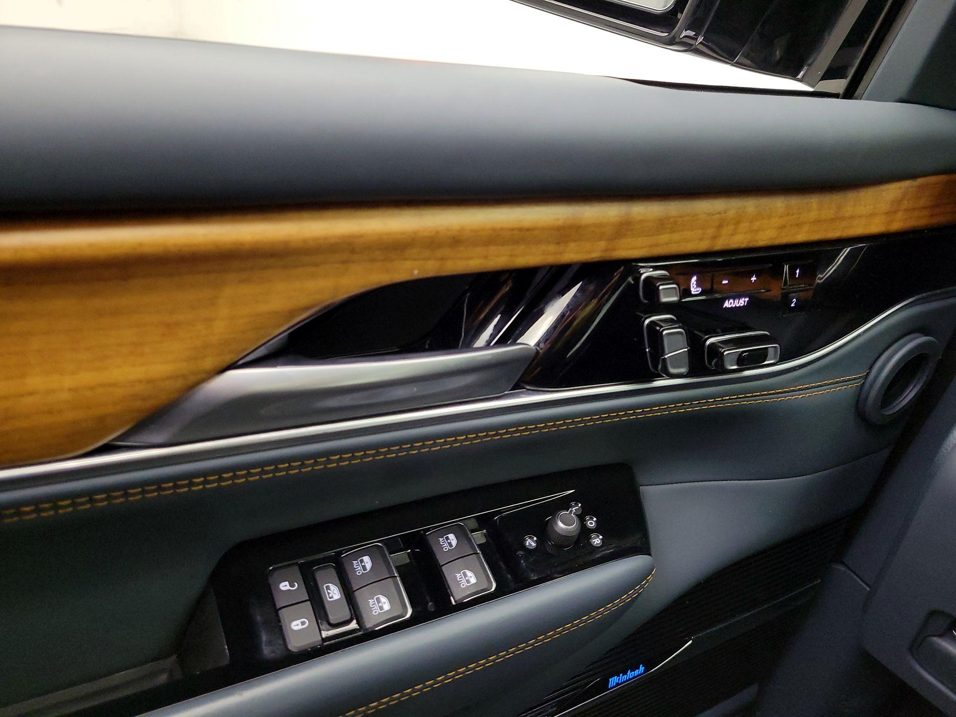 Thumbnail: 2024 Jeep Grand Wagoneer L - 10