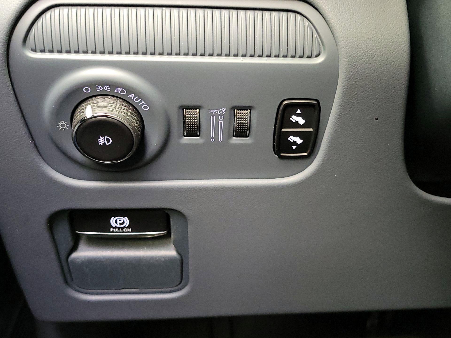 Thumbnail: 2024 Jeep Grand Wagoneer L - 11