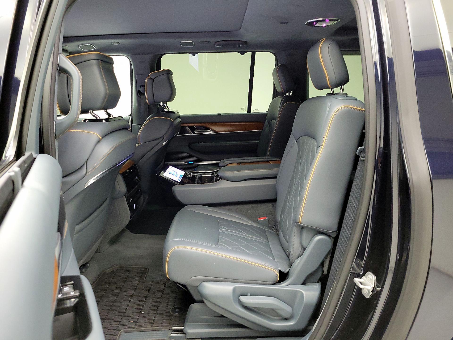 Thumbnail: 2024 Jeep Grand Wagoneer L - 19